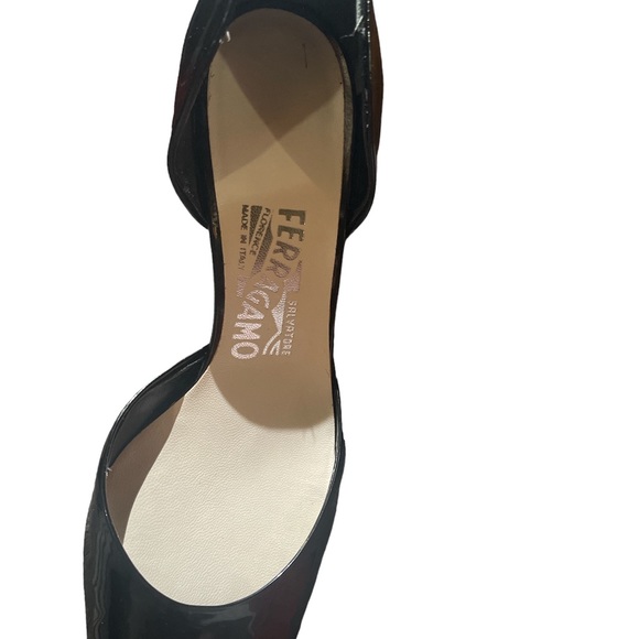 Salvatore Ferragamo patent leather heels - Picture 3 of 4